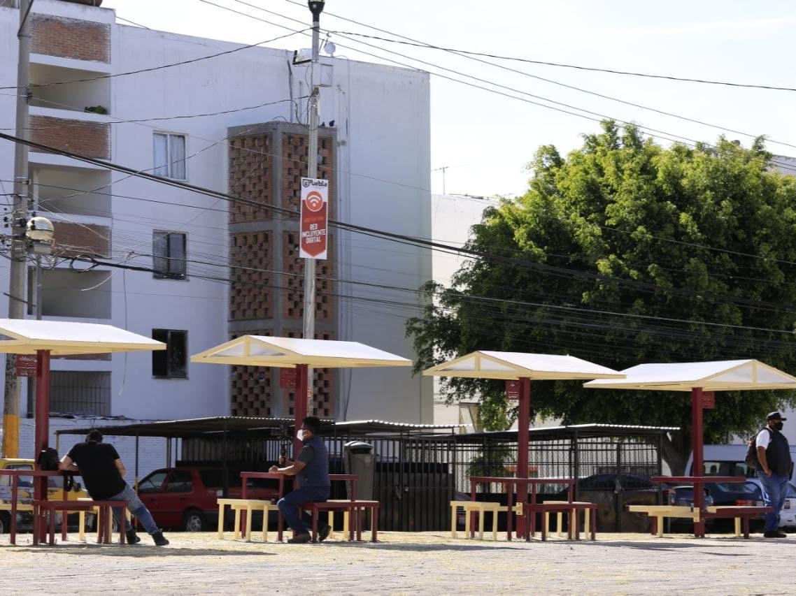 Ayuntamiento de Puebla entrega domo escolar y guarniciones en La Margarita